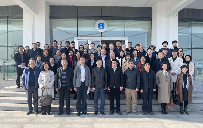 改尺寸-城鄉(xiāng)規(guī)劃協(xié)會(huì)合影留念.jpg 改尺寸-城鄉(xiāng)規(guī)劃協(xié)會(huì)合影留念.jpg